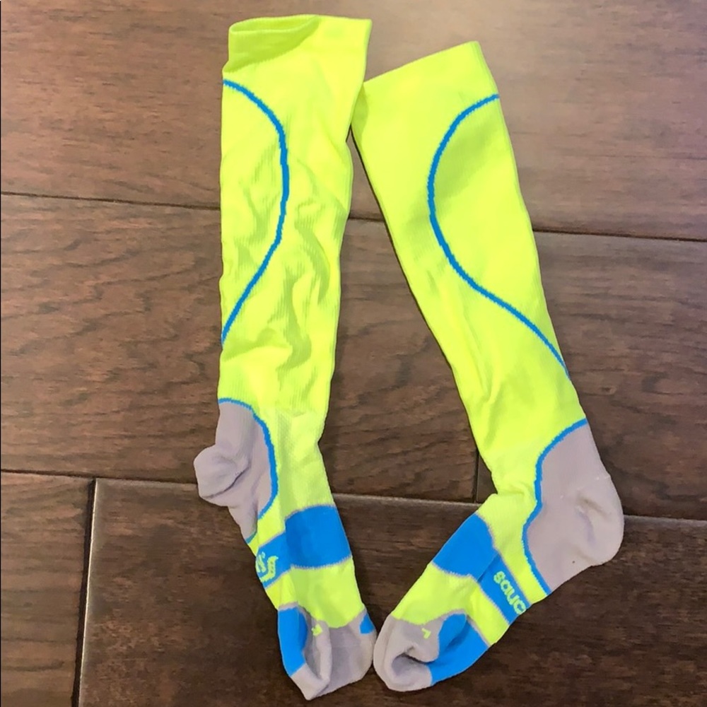 Saucony Size Medium Compression Running Socks - image 1